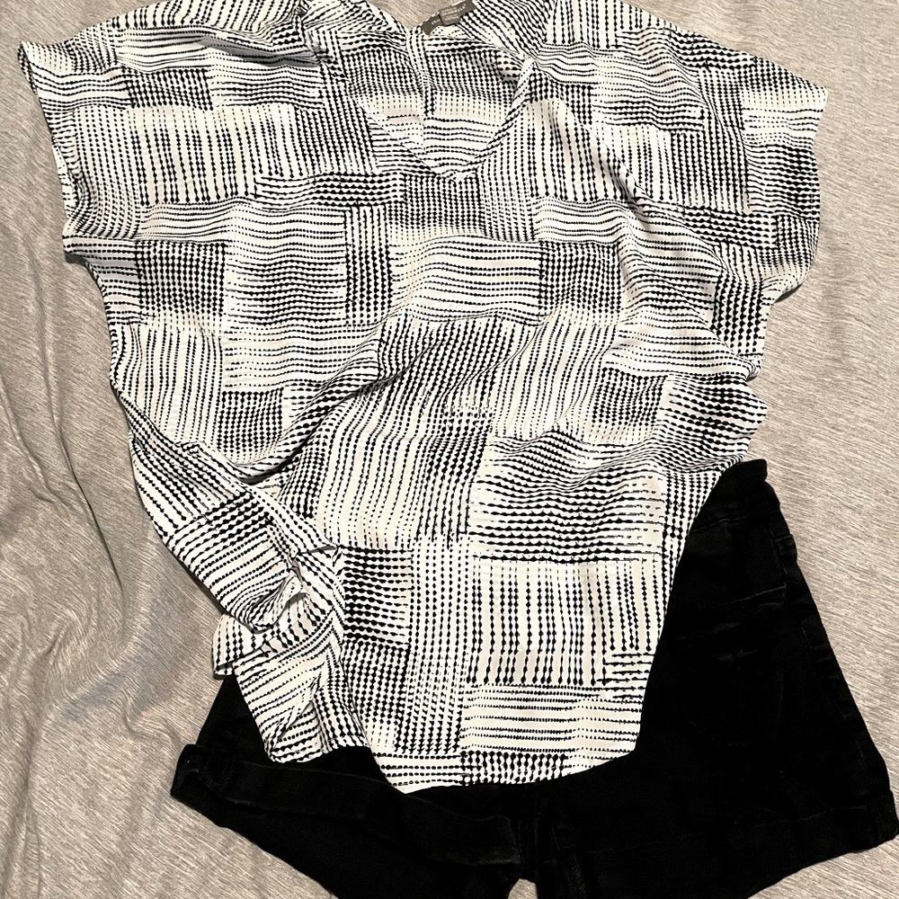 Peace&Pearls polyester shirt size XL black and white